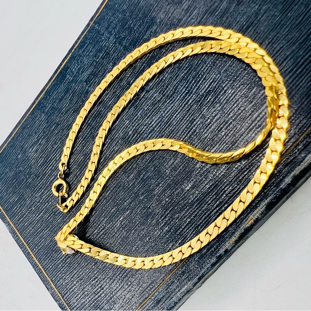 Vintage gold V chain necklace rhinestone center classic 16” - Picture 5 of 5